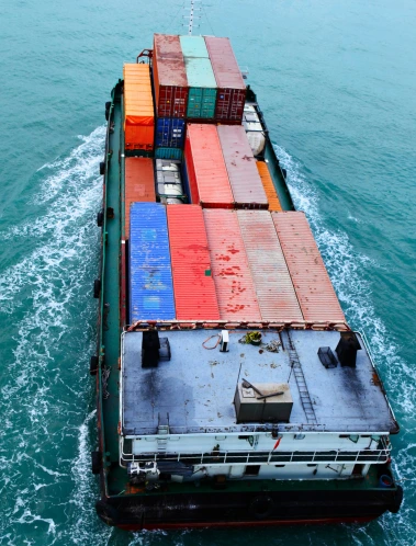 Ocean freight for heavy machinery logistics and transport