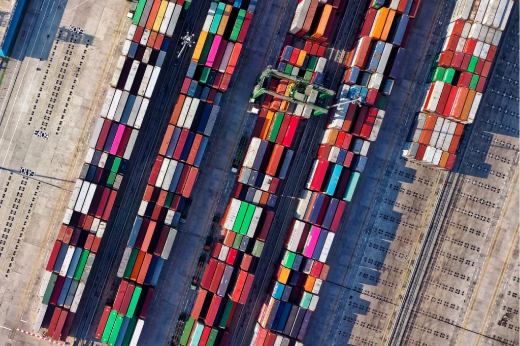Shipping heavy machinery via ocean freight for international logistics